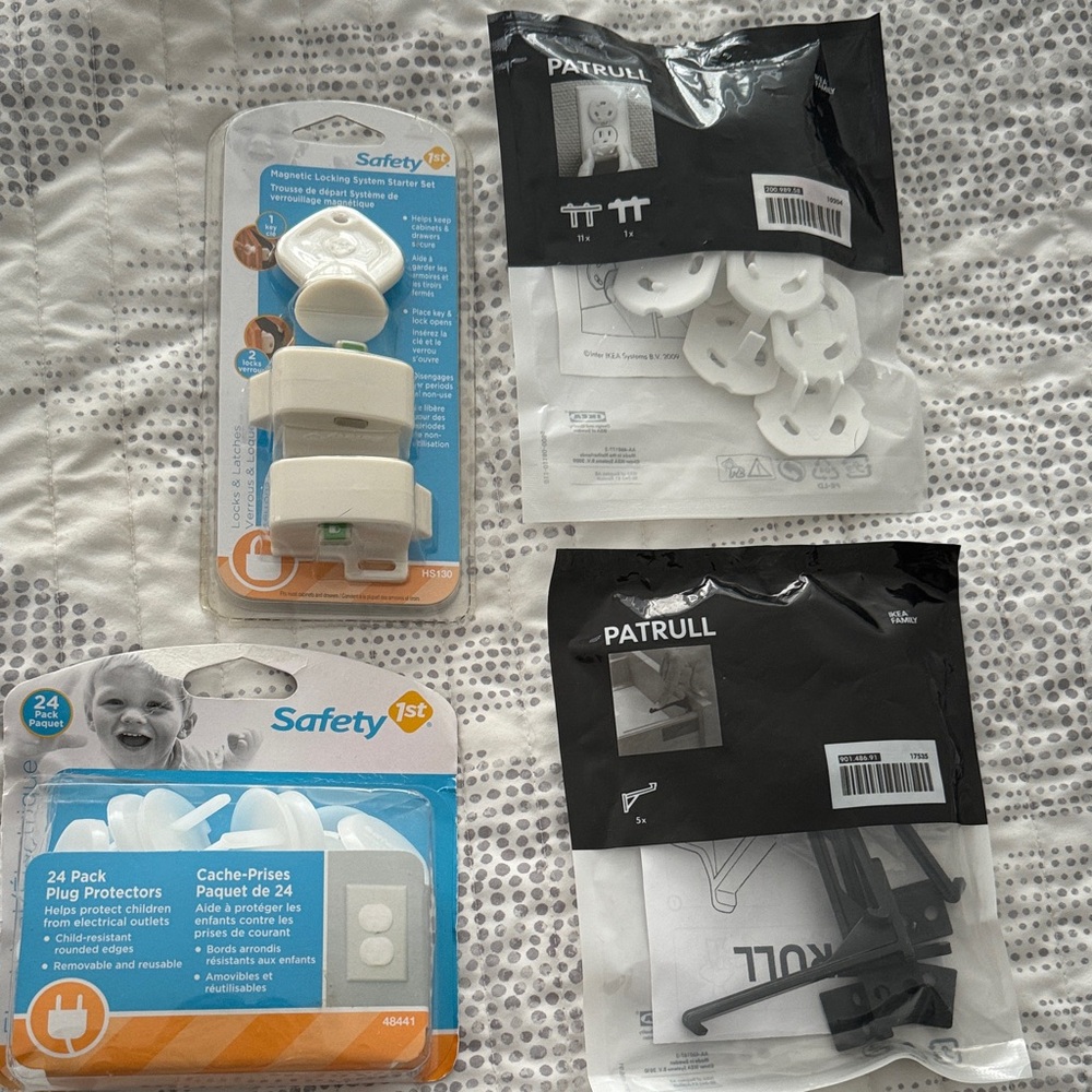 Safety 1st Childproofing Set safety kit magnetic locking plug protectors
